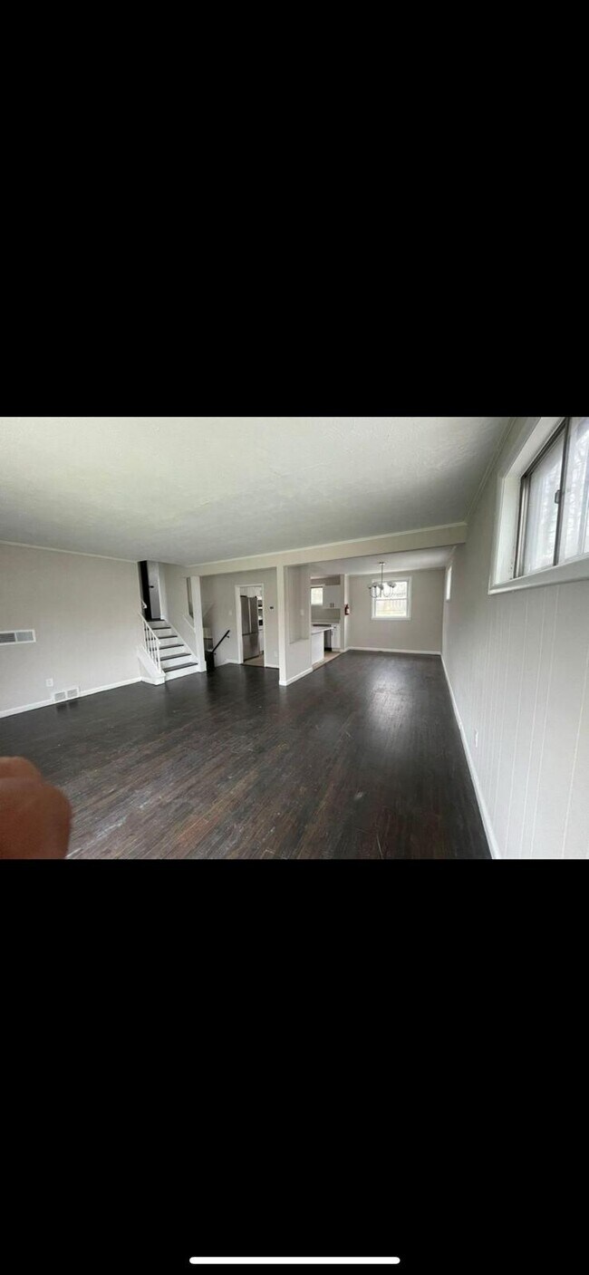 Building Photo - 206 Ava Ave