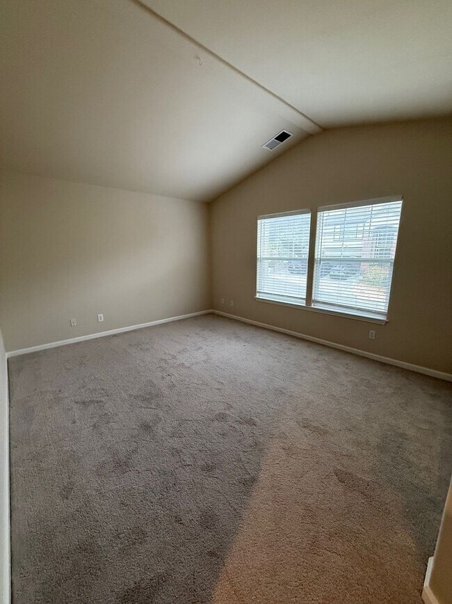Building Photo - ** Move In Special, $1,000.00 Off First Month's Rent! ** Spacious 4 Bedroom Home for Rent in Desi...