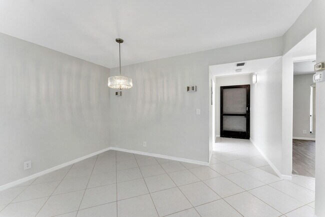 Building Photo - 159 NW 70th St