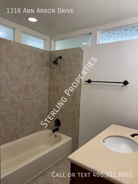 Building Photo - 1318 Ann Arbor Dr