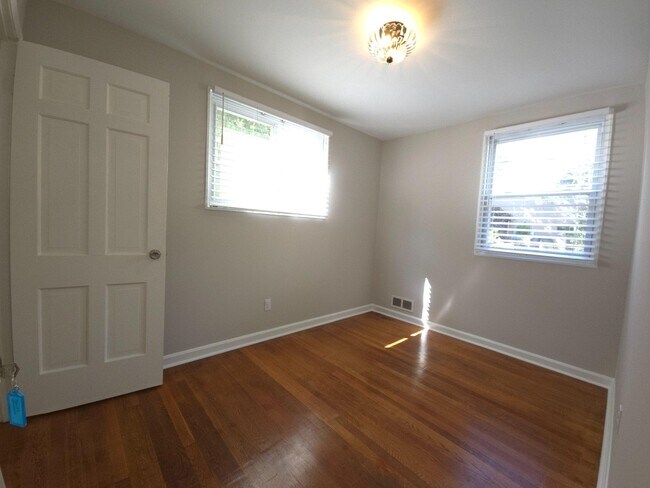 Building Photo - 2209 Quinton Rd