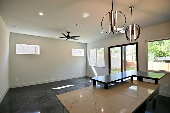 Building Photo - South Austin Oasis