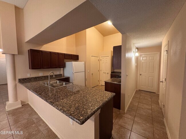 Building Photo - 6700 Hermoso Del Sol Dr