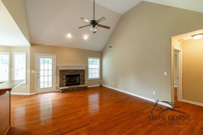 Building Photo - 285 Finch Way