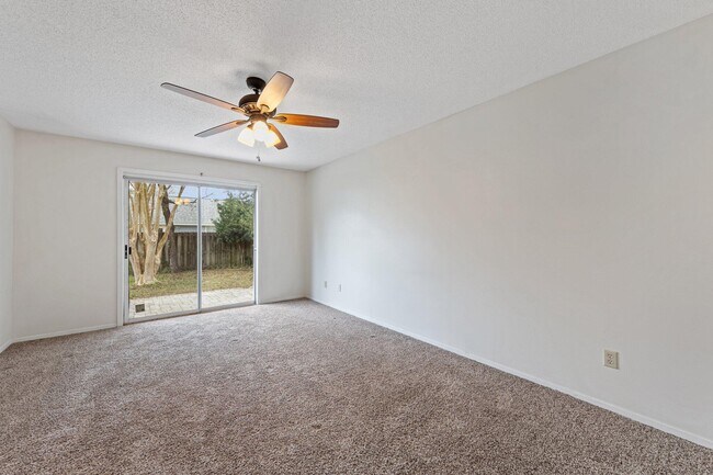 Building Photo - 1569 Meadowbrook Ct