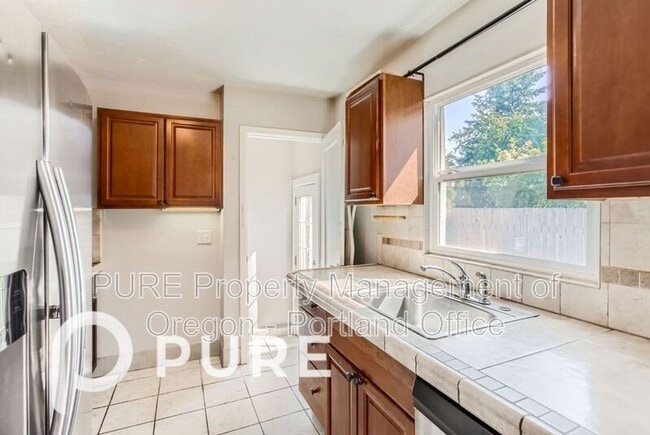 Building Photo - 3740 SE 134th Ave