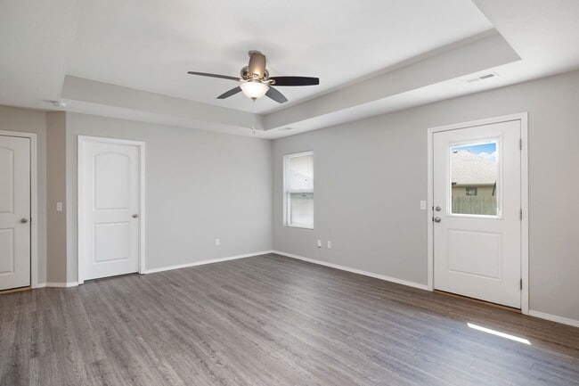 Building Photo - 1119 S Calabria Ave