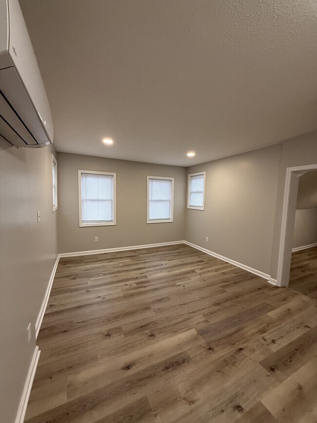 Building Photo - 821 Hazard Ave