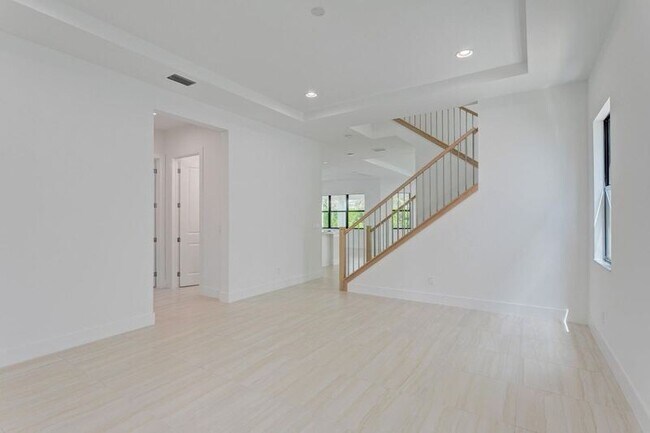 Building Photo - 13559 Artisan Cir