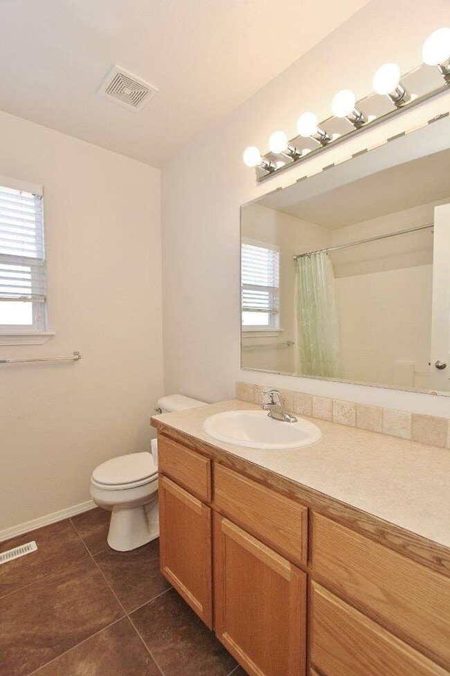 Building Photo - Immaculate Single-Level Home