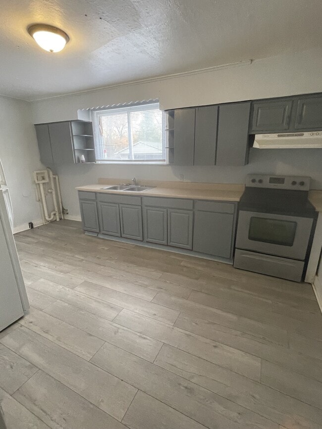 Building Photo - 1131 S 13th St