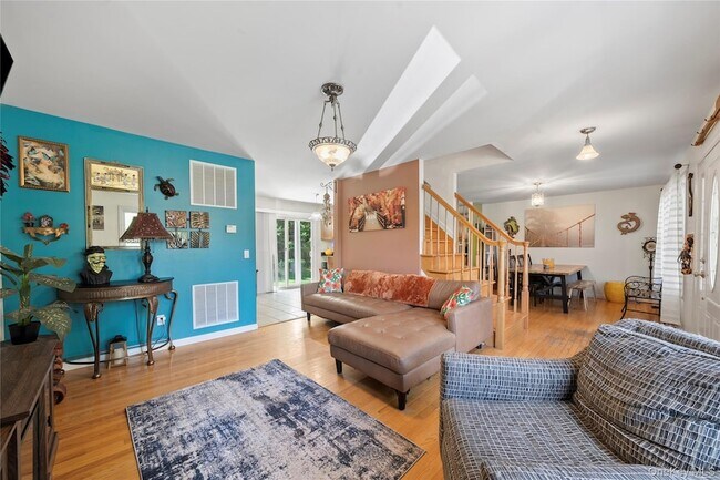 Building Photo - 108 S Hillside Ave