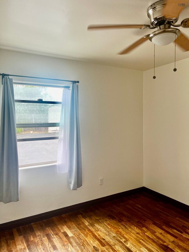 Building Photo - Hidden Gem with Views! 2 bedroom, 1 bathroom