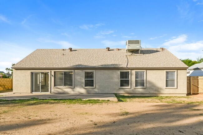 Building Photo - 6143 W Harrison St