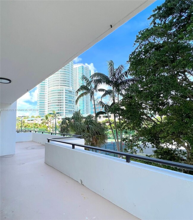 Building Photo - 2333 Brickell Ave