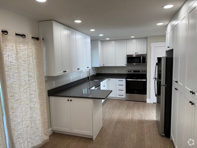 Building Photo - 825 S 650 E