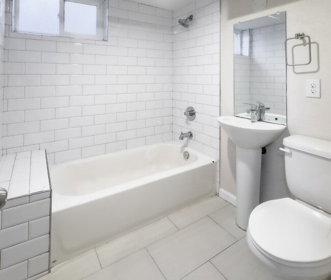 Building Photo - Spacious 5-Bedroom Gem on Locust Street – 2,053 Sq. Ft. of Comfort in Denver's Heart!