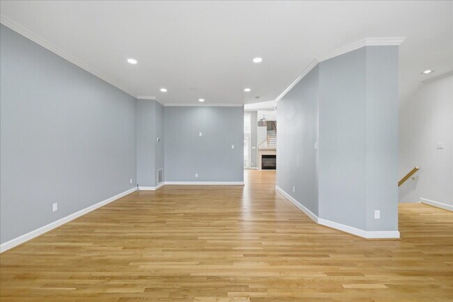 Building Photo - Elegant Corner-Lot Home with Spacious Living in Great Oak