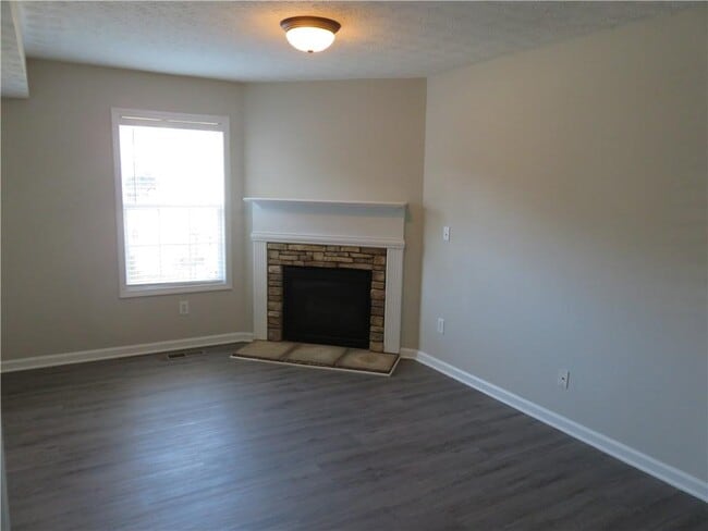 Building Photo - 204 Twin Pines Ct