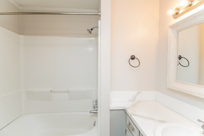 Building Photo - 10 Market Hall Ct