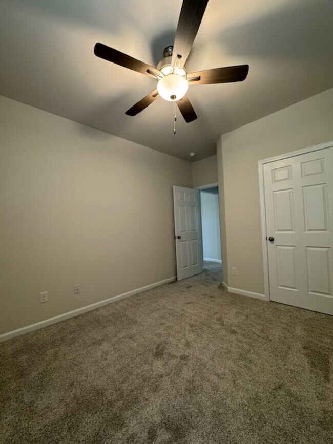 Building Photo - 111 Kendall Farms Dr
