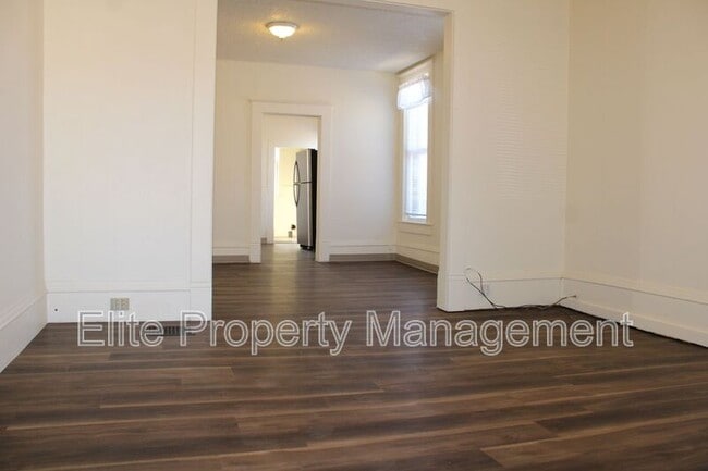 Building Photo - 326 W Routt Ave