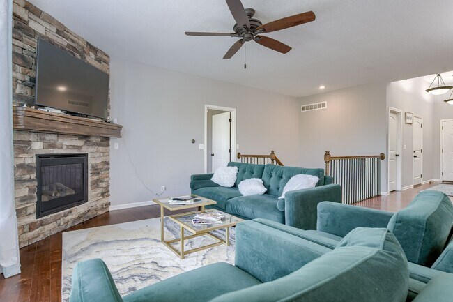 Building Photo - 15523 Valley View Dr
