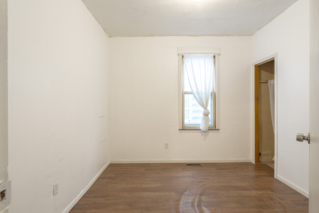 Bedroom 2 - 2676 Botsford St