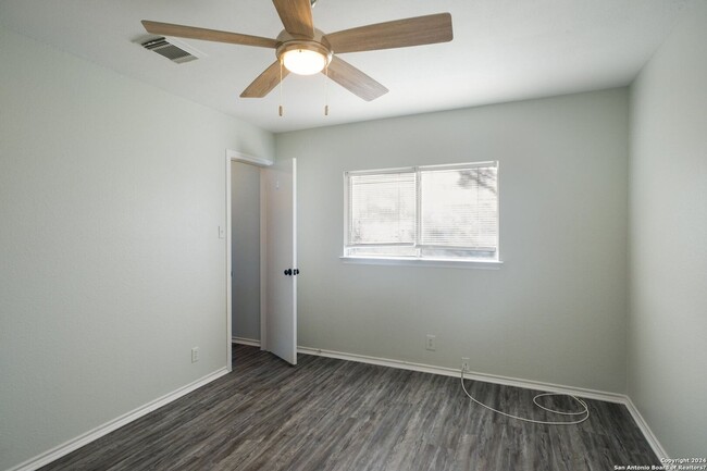 Building Photo - Beautiful, fully remodeled 3 bedroom, 2.5 ...