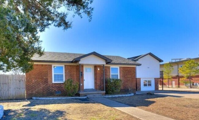 Building Photo - 228 W Fairchild Dr