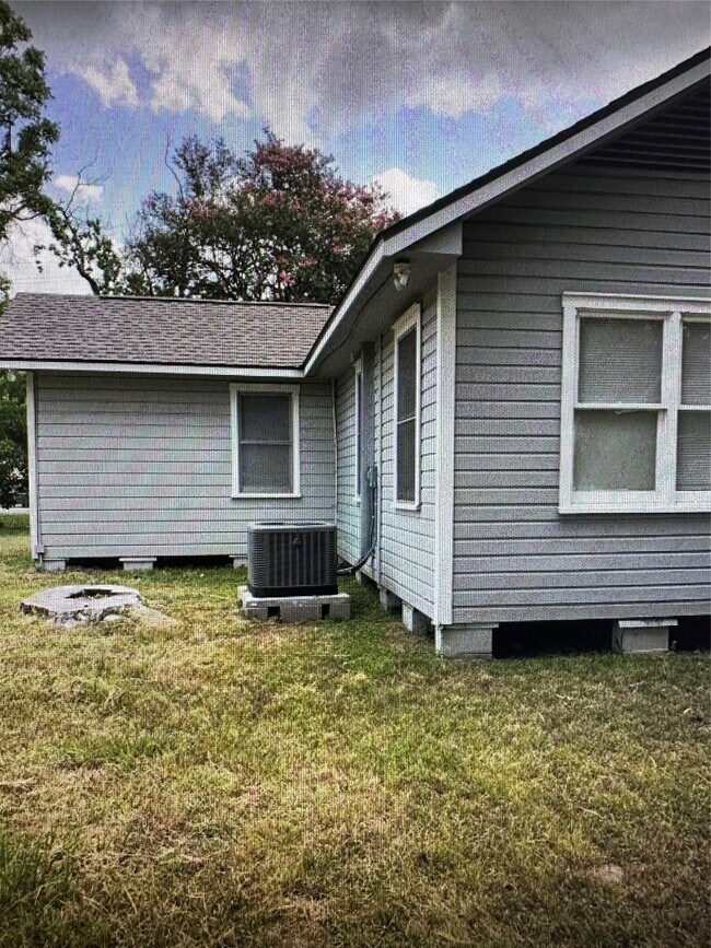 Building Photo - 8921 Ramin Dr