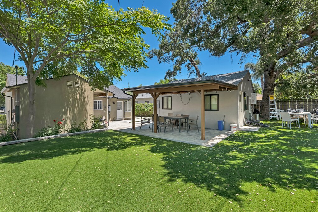 Building Photo - 5125 Canoga Ave
