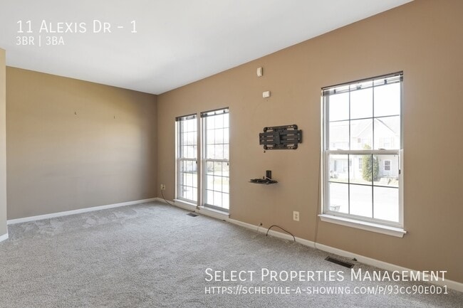 Building Photo - 11 Alexis Dr