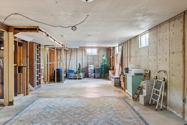 Building Photo - Move-In Ready Ranch with Modern Upgrades a...