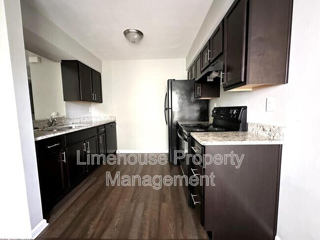 Building Photo - 1313 Tait Close