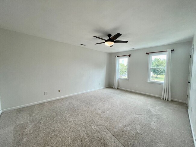 Building Photo - Available NOW! A 4-6 Bedroom Home! Attache...