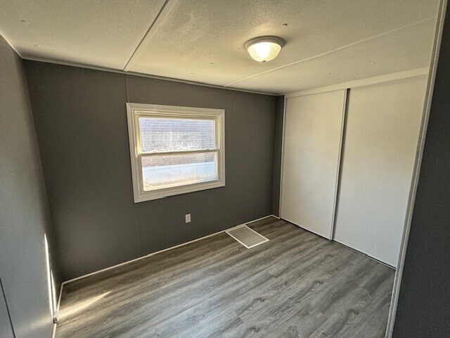 Building Photo - 831 N Pontiac Trail