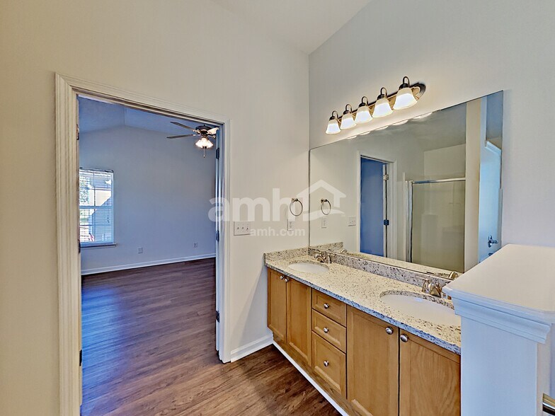 Building Photo - 8029 Maggie Ct