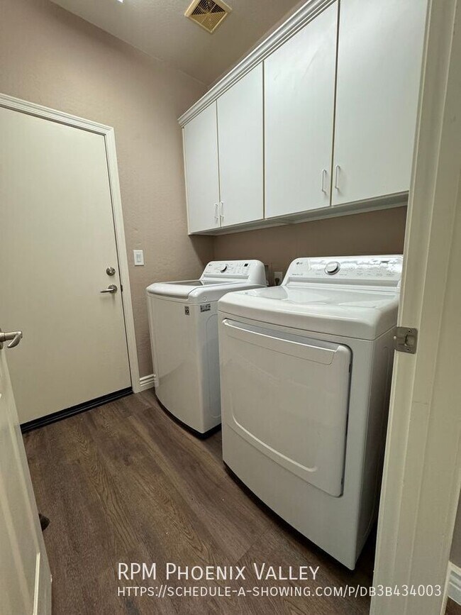 Building Photo - 1742 W Owens Way