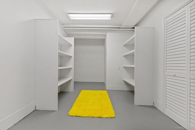 Building Photo - 202 E Garden Rd