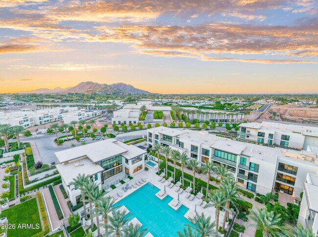 Building Photo - 6587 N Palmeraie Blvd