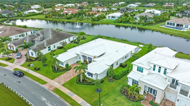 Building Photo - 8270 SE Pennock Trail