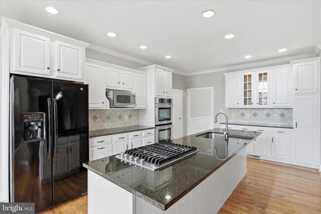 Building Photo - 102 Bramble Ct