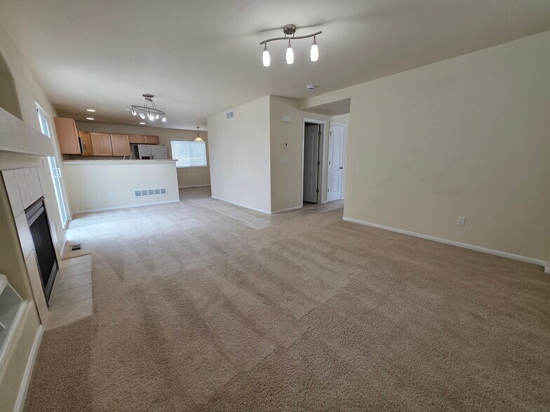 Building Photo - 874 Diamond Rim Dr
