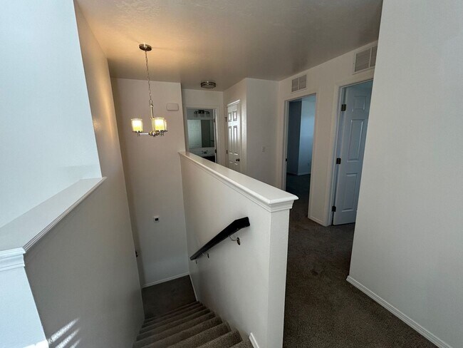 Building Photo - 3 Bedroom plus Loft For Rent! Victory Sout...