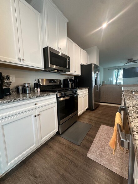 Building Photo - 4122 Riverside Dr