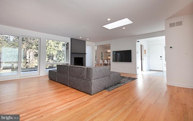 Building Photo - 92 Overbrook Dr