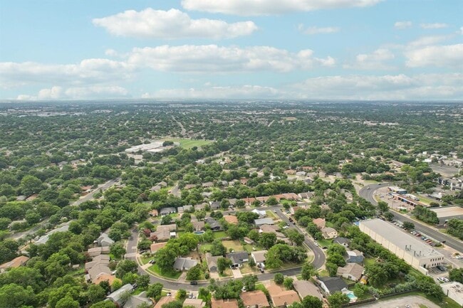 Building Photo - 10219 Rutland Village W