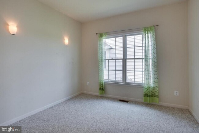 Building Photo - 43910 Camellia St