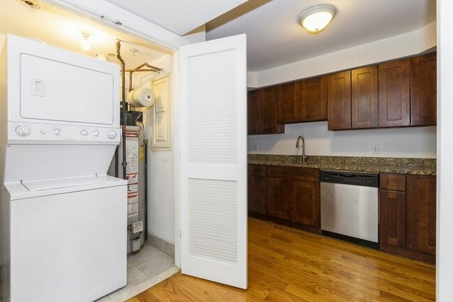 Building Photo - 809-815 22nd St Unit# 1507